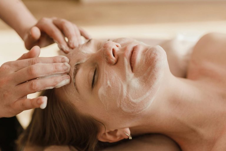 Preenchimento Facial:  Como conquistar uma Pele Jovem e Harmônica